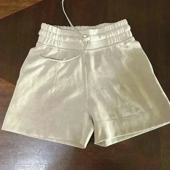 Lululemon Soft Ambitions Hi Rise Shorts in Trench 4” - Picture 4 of 8